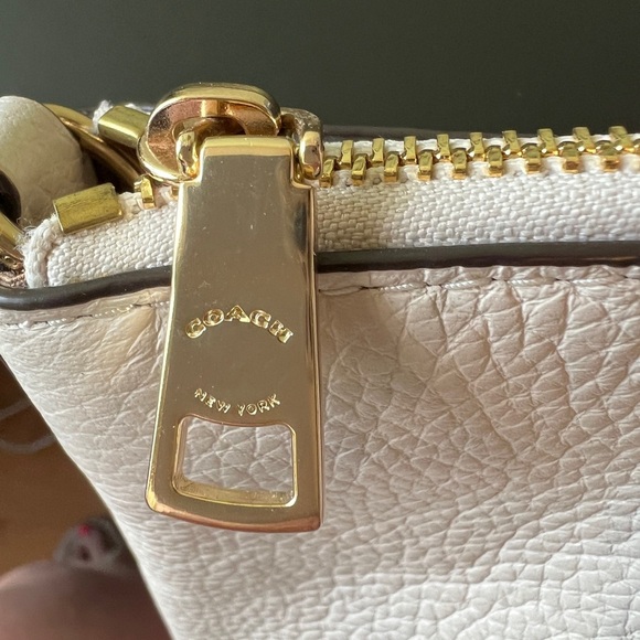 Authentic Coach C5690 “Kleo” Large Carryall Pebbled Leather Handbag in Chalk - Picture 11 of 12